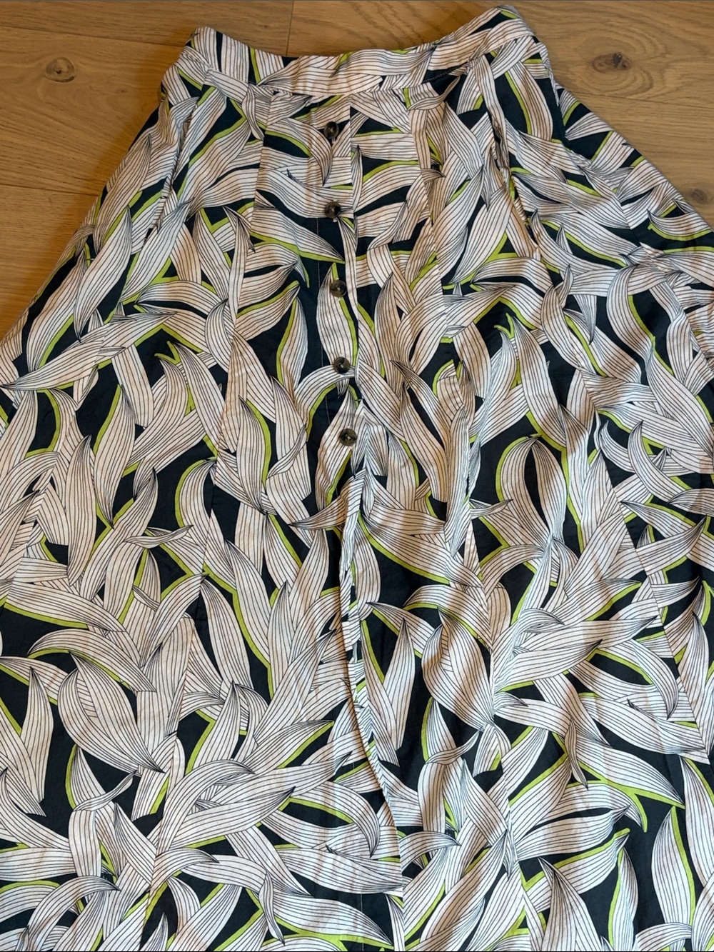 Banana Republic Black, White & Lime Leaf-Print Button-Front A-Line Skirt